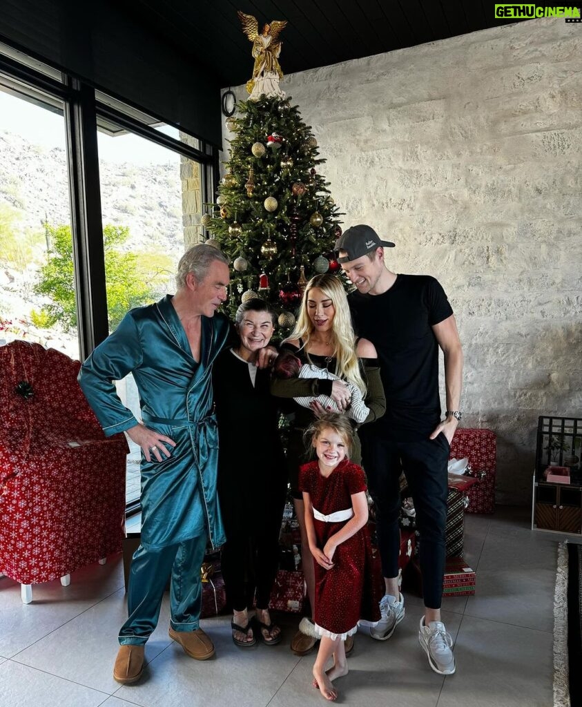 Jordan B. Peterson Instagram - Merry Christmas!!! 🥰 best Christmas I can remember!! Apparently Scarlett is the only one who knows how to stay still for a photo, mom and dad came to stay, @jordan.m.fuller spoiled me to death, baby George came a month early!!! I hope you guys are having an amazing day. If you’re having a tough Christmas try to stay hopeful, rough times do end ❤️