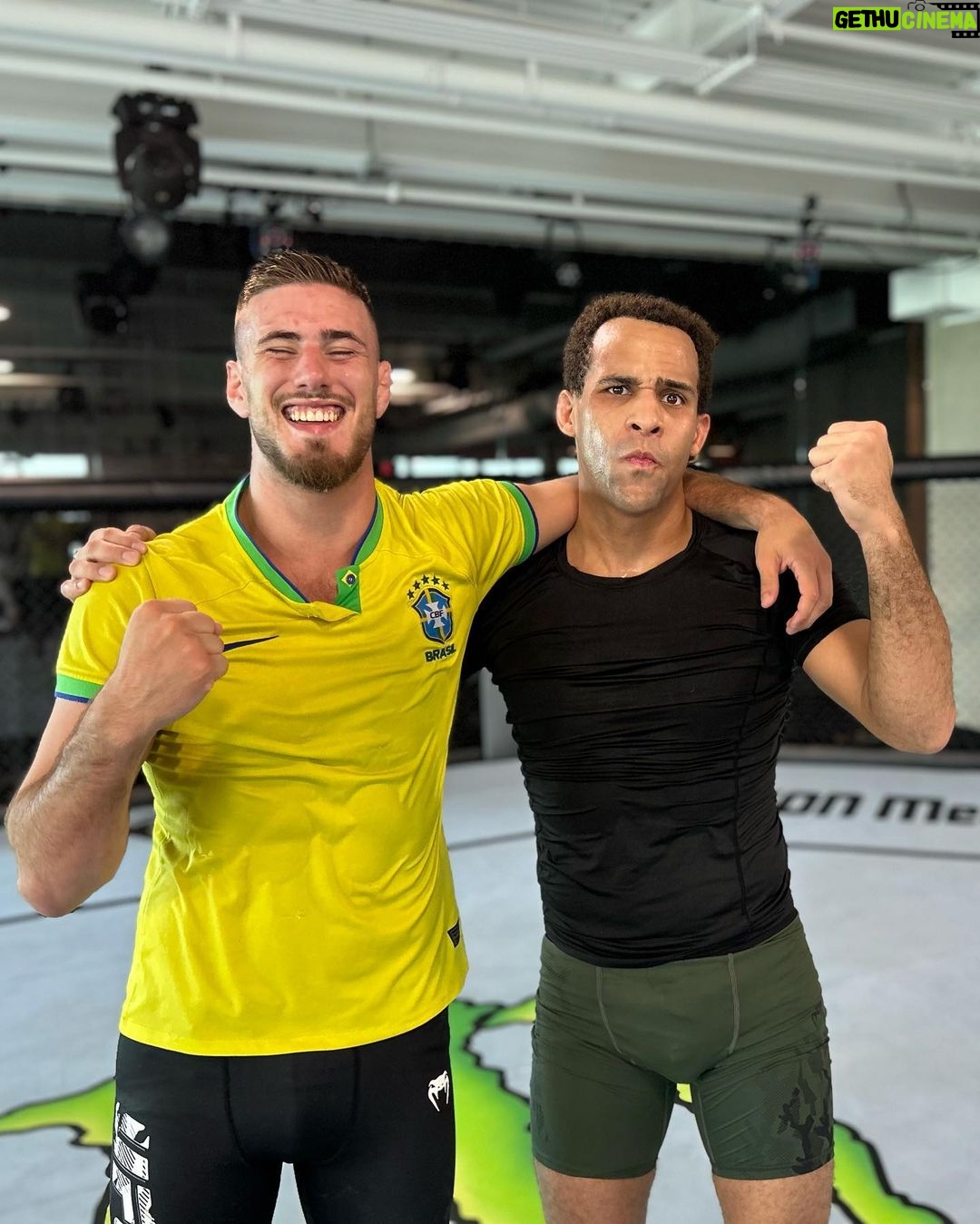 Jordan Leavitt Instagram - Good work! So good to work and grind again with my bro after some time💪🏻✊🔥 #themonkeyking #thehypeisreal Las Vegas, Nevada
