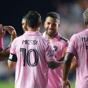 Jordi Alba Instagram - Gran noche, muy feliz de iniciar este nuevo reto con una victoria importante del equipo y el recibimiento tan cariñoso de la gente. Gracias Miami, seguimos!! 🦩