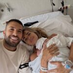 Jordi Alba Instagram – Ya tenemos a Paolo con nosotros. 
No podemos estar más felices.
Mamá y el bebé están genial.
Una vez más has demostrado ser una campeona @romarey_ventura.
Te amamos💙