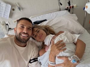 Jordi Alba Instagram - Ya tenemos a Paolo con nosotros. 
No podemos estar más felices.
Mamá y el bebé están genial.
Una vez más has demostrado ser una campeona @romarey_ventura.
Te amamos💙