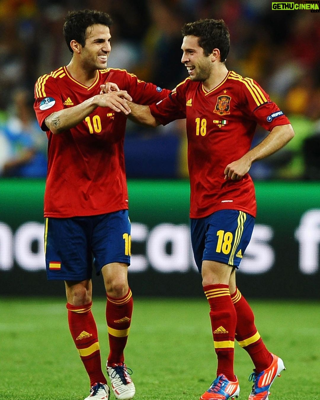 Jordi Alba Instagram - Mucha suerte, amigo @cescf4bregas! Un honor haber compartido tantos buenos momentos en el Barça y la Selección. Estoy seguro que conseguirás el mismo éxito en esta nueva etapa! 🙌🏻