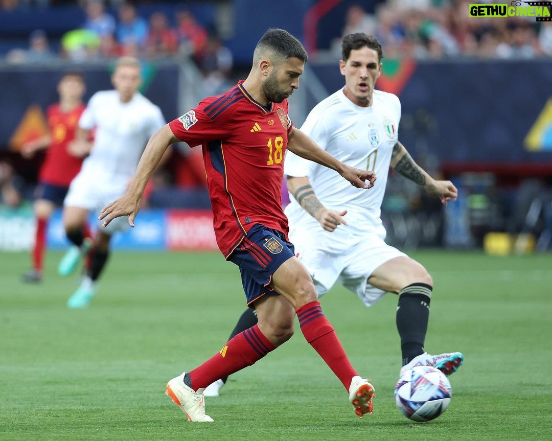 Jordi Alba Instagram - Un paso más… ¡Estamos en la final! 💪🏻🇪🇸 #NationsLeague