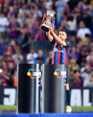 Jordi Alba Instagram - Una noche que nunca olvidaré. Espectacular la gente!! Solo puedo decir 𝗚𝗥𝗔𝗖𝗜𝗔𝗦 por haberme hecho pasar uno de los días más bonitos de mi carrera y despedirme del club de mi vida entre tanto cariño, en el último partido que se va a jugar en este Camp Nou… 💙❤️🙌🏻 #forçabarça