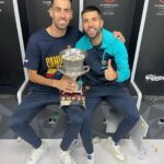 Jordi Alba Instagram - Amigo, después de tantas vivencias juntos, ¿qué puedo decirte que no sepas? Te marchas de tu casa dejando una huella imborrable en la historia del Barça. Más de 700 partidos y parte fundamental de tantos títulos y noches de gloria que todos los culers recordaremos siempre. Ha sido un gran orgullo compartir estos años a tu lado en el campo, y una suerte inmensa disfrutar de tu amistad y la de tu familia. ¡Os queremos mucho y os deseamos mucha suerte en lo que esté por venir! Gracias por todo, @5sergiob! ❤️