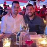 Jordi Alba Instagram - Amigo, después de tantas vivencias juntos, ¿qué puedo decirte que no sepas? Te marchas de tu casa dejando una huella imborrable en la historia del Barça. Más de 700 partidos y parte fundamental de tantos títulos y noches de gloria que todos los culers recordaremos siempre. Ha sido un gran orgullo compartir estos años a tu lado en el campo, y una suerte inmensa disfrutar de tu amistad y la de tu familia. ¡Os queremos mucho y os deseamos mucha suerte en lo que esté por venir! Gracias por todo, @5sergiob! ❤️