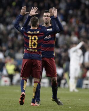 Jordi Alba Instagram - Amigo, después de tantas vivencias juntos, ¿qué puedo decirte que no sepas? Te marchas de tu casa dejando una huella imborrable en la historia del Barça. Más de 700 partidos y parte fundamental de tantos títulos y noches de gloria que todos los culers recordaremos siempre.

Ha sido un gran orgullo compartir estos años a tu lado en el campo, y una suerte inmensa disfrutar de tu amistad y la de tu familia. ¡Os queremos mucho y os deseamos mucha suerte en lo que esté por venir! Gracias por todo, @5sergiob! ❤️
