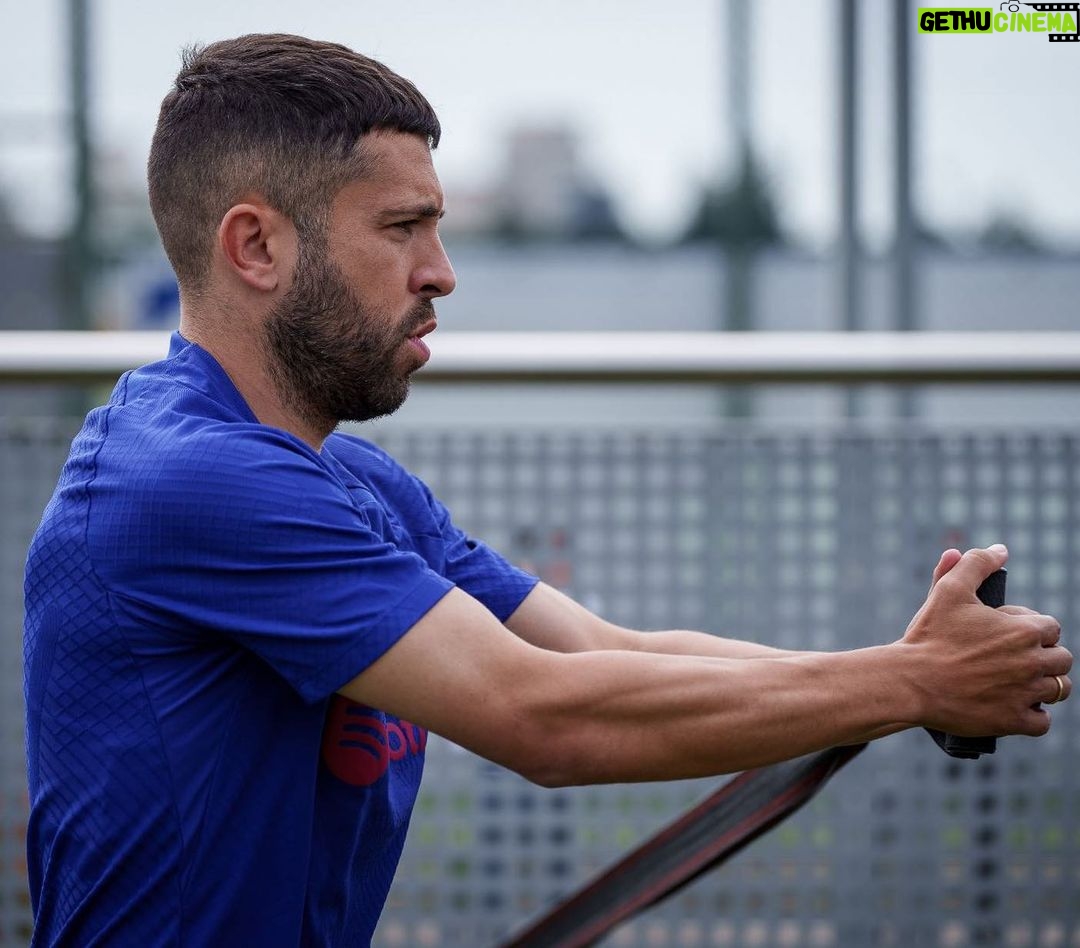Jordi Alba Instagram - Ya estamos de vuelta para la recta final de la temporada. 💪🏻🔵🔴 @fcbarcelona