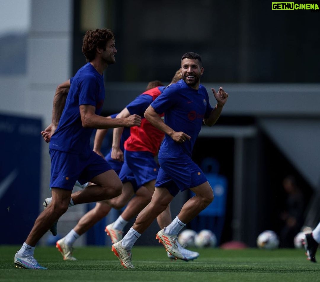 Jordi Alba Instagram - Ya estamos de vuelta para la recta final de la temporada. 💪🏻🔵🔴 @fcbarcelona