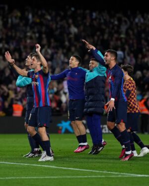 Jordi Alba Instagram - ¡Vaya noche hemos vivido en el Spotify Camp Nou! Siempre juntos. 💪🏼🤩💙❤️ #forçabarça #elclásico