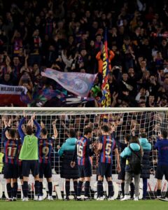 Jordi Alba Instagram - ¡Vaya noche hemos vivido en el Spotify Camp Nou! Siempre juntos. 💪🏼🤩💙❤️ #forçabarça #elclásico
