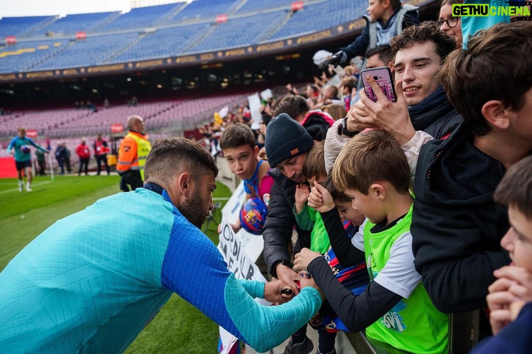 Jordi Alba Instagram - Empezando el año con el entrenamiento más especial, junto a nuestra gente en el Camp Nou. Muchas gracias a todos por venir, unidos lucharemos por nuestros objetivos en este 2023. Feliz año a todos!!