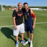 Jordi Alba Instagram – Mirad quién nos ha visitado hoy… 🙌🏻 Qué alegría verte hermano @andresiniesta8!! 😁