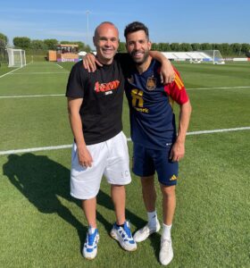 Jordi Alba Instagram - Mirad quién nos ha visitado hoy… 🙌🏻 Qué alegría verte hermano @andresiniesta8!! 😁