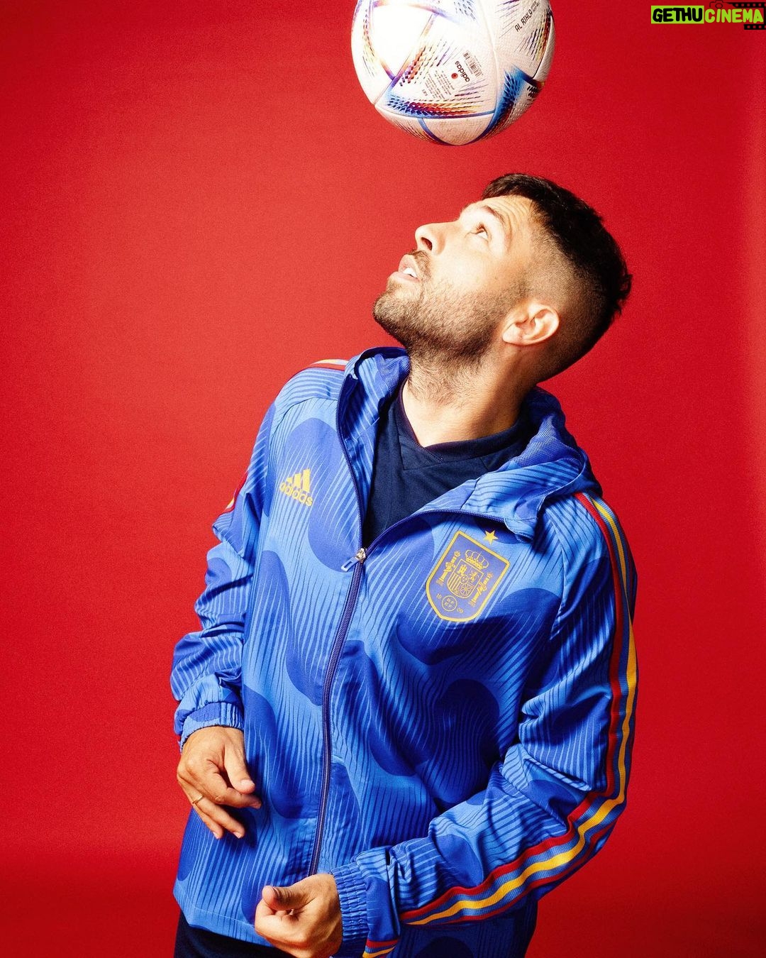 Jordi Alba Instagram - When football is everything... 🇪🇸⚽️ #ImpossibleIsNothing @adidas_es @adidasfootball