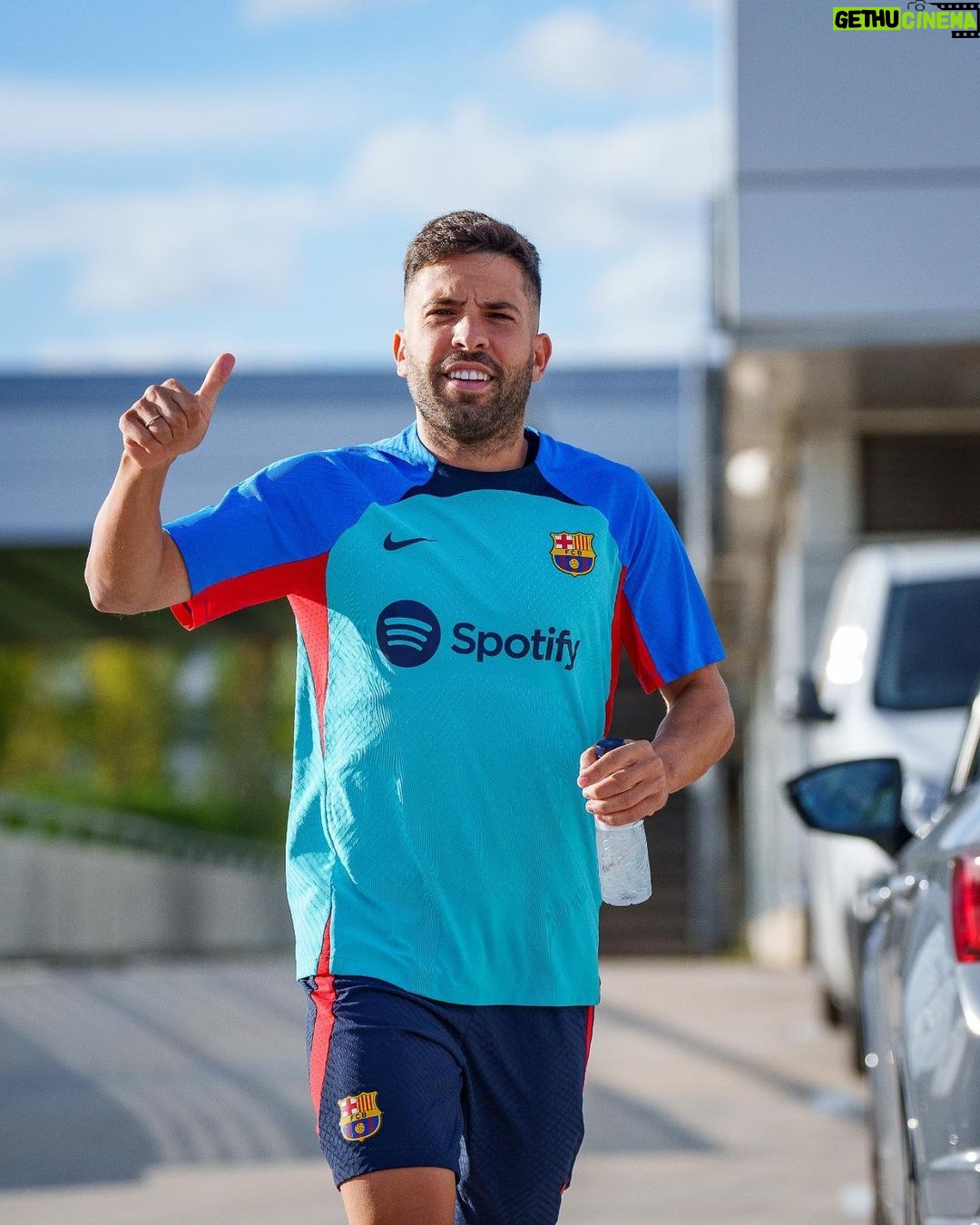 Jordi Alba Instagram - De vuelta a casa tras el parón internacional. @fcbarcelona 💙❤️