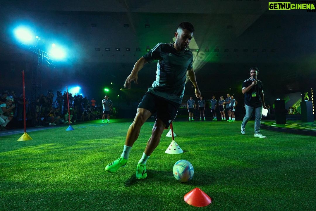 Jordi Alba Instagram - Ayer tuvimos un evento de otra dimensión con @adidas_es poniendo a prueba mis #xspeedportal en Barcelona. @adidasfootball #creadoconadidas @marialeonn16 @ferrantorres @ireneparedes4 @raphinha @vickyylopezz._