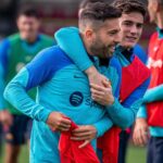 Jordi Alba Instagram - Vuelta al trabajo. @fcbarcelona 🔵🔴 Y además con la visita especial de @andresiniesta8. 😄🙌🏻