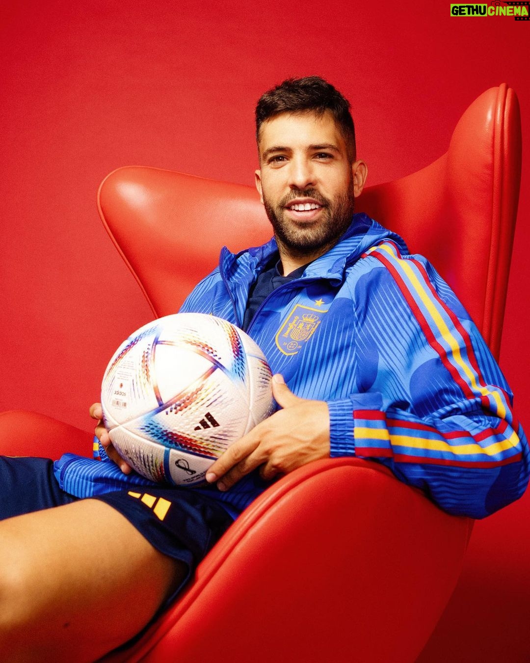 Jordi Alba Instagram - When football is everything... 🇪🇸⚽️ #ImpossibleIsNothing @adidas_es @adidasfootball