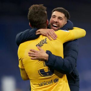 Jordi Alba Instagram - Llegenda del @fcbarcelona! Ha sigut un honor i una gran sort defensar al teu costat aquesta samarreta durant tots aquests anys i compartir moltíssims moments històrics que tots els culers de cor, com tu, hem gaudit tant. Et trobarem molt a faltar al vestidor i al camp, però ens queda per sempre l'amistat que ens uneix i el teu llegat com a blaugrana. Molta sort en el futur i gràcies per tot, Geri! 

Leyenda del @fcbarcelona! Ha sido un honor y una gran suerte defender junto a ti esta camiseta durante todos estos años y compartir muchísimos momentos históricos que todos los culers de corazón, como tú, hemos disfrutado tanto. Te echaremos mucho de menos en el vestuario y en el campo, pero nos queda para siempre la amistad que nos une y tu legado como blaugrana. Mucha suerte en el futuro y gracias por todo, @3gerardpique! 

💙❤️ #Sempr3