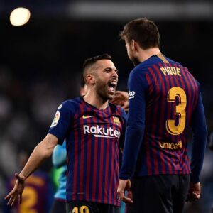 Jordi Alba Instagram - Llegenda del @fcbarcelona! Ha sigut un honor i una gran sort defensar al teu costat aquesta samarreta durant tots aquests anys i compartir moltíssims moments històrics que tots els culers de cor, com tu, hem gaudit tant. Et trobarem molt a faltar al vestidor i al camp, però ens queda per sempre l'amistat que ens uneix i el teu llegat com a blaugrana. Molta sort en el futur i gràcies per tot, Geri! 

Leyenda del @fcbarcelona! Ha sido un honor y una gran suerte defender junto a ti esta camiseta durante todos estos años y compartir muchísimos momentos históricos que todos los culers de corazón, como tú, hemos disfrutado tanto. Te echaremos mucho de menos en el vestuario y en el campo, pero nos queda para siempre la amistad que nos une y tu legado como blaugrana. Mucha suerte en el futuro y gracias por todo, @3gerardpique! 

💙❤️ #Sempr3