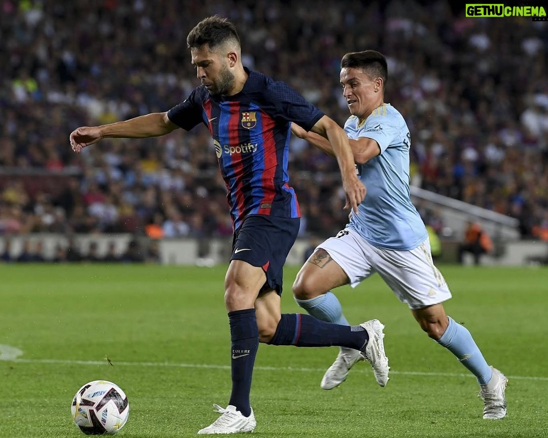 Jordi Alba Instagram - Triunfo importante ante nuestra afici贸n para coger fuerzas para una semana muy importante que tenemos por delante. 馃挭馃徏馃敍馃挋鉂わ笍 #for莽abar莽a Camp Nou