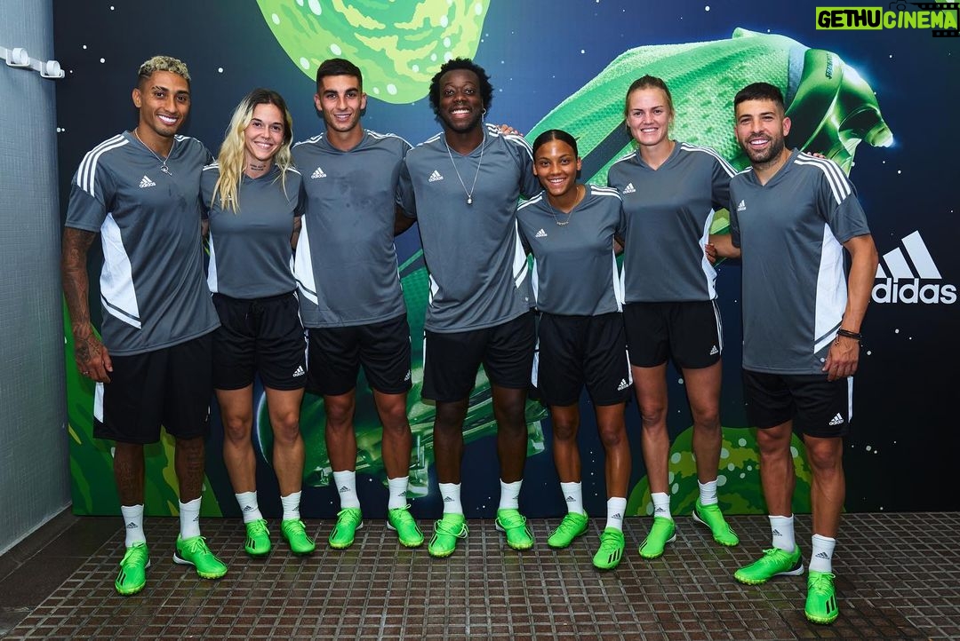 Jordi Alba Instagram - Ayer tuvimos un evento de otra dimensión con @adidas_es poniendo a prueba mis #xspeedportal en Barcelona. @adidasfootball #creadoconadidas @marialeonn16 @ferrantorres @ireneparedes4 @raphinha @vickyylopezz._