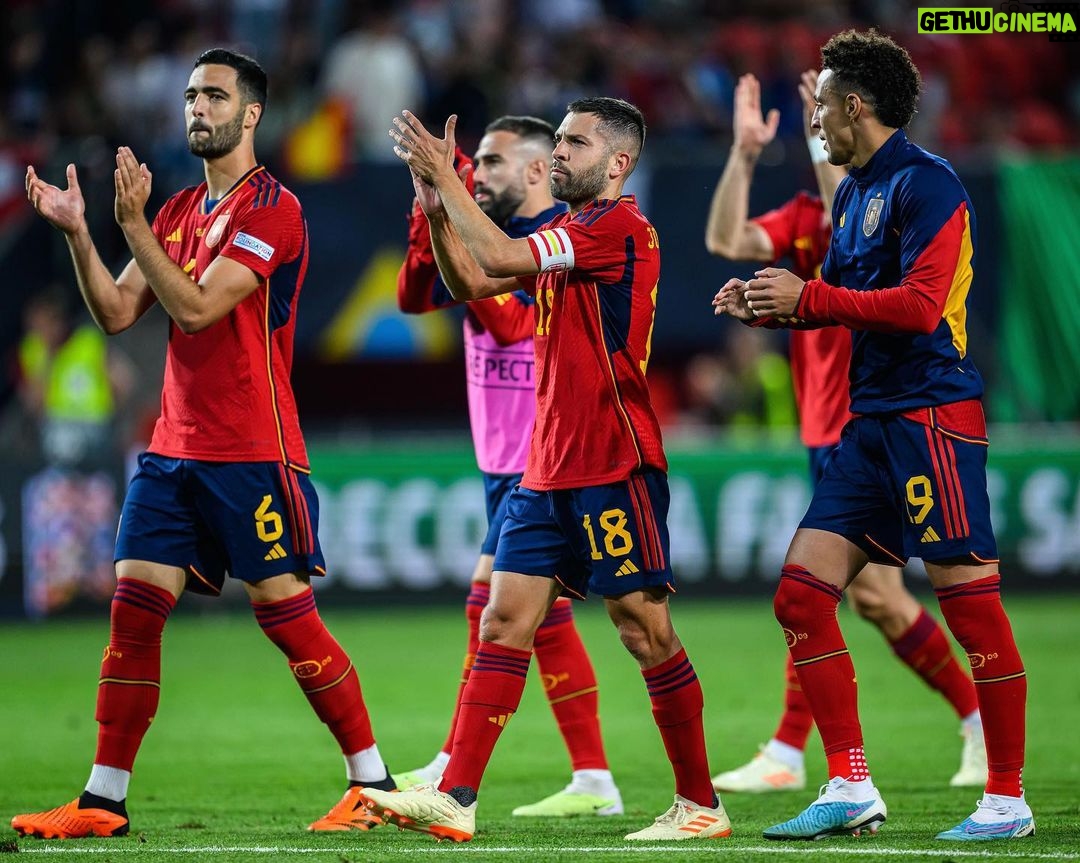 Jordi Alba Instagram - Un paso más… ¡Estamos en la final! 💪🏻🇪🇸 #NationsLeague
