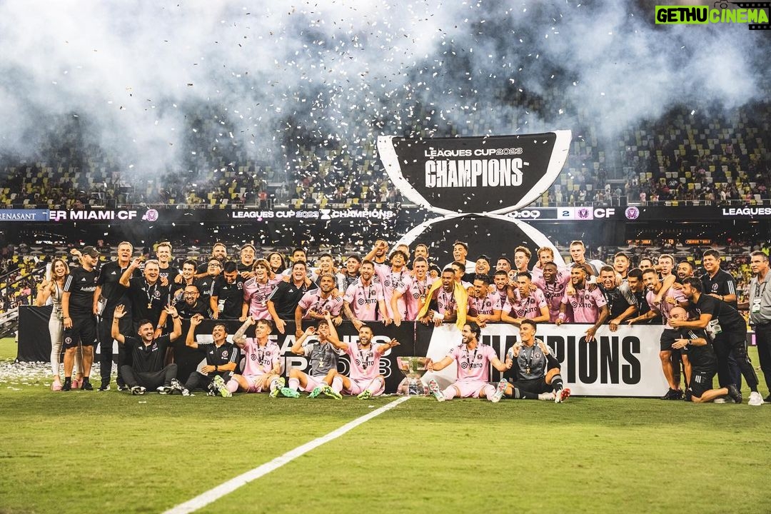 Jordi Alba Instagram - Campeones!! 🏆💪🏻 La @LeaguesCup se viene con nosotros a Miami! Felices de conseguir nuestro primer título, grande equipo!! Gracias a nuestra afición por ayudarnos a lograrlo juntos!! 💗🖤
