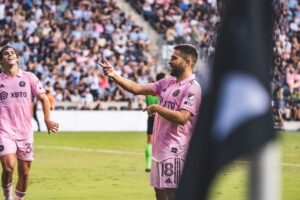 Jordi Alba Instagram - Estamos en la final!! 💪🏻 Otro paso más del equipo y ahora con ganas de pelear juntos de nuevo el sábado para conseguir el título, vamos! 💗🖤