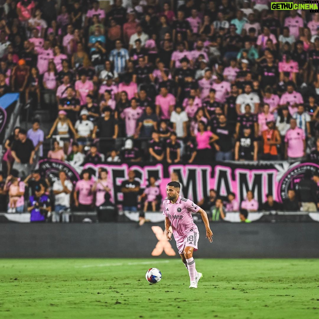 Jordi Alba Instagram - Vamossss!! A semifinales de @leaguescup!! Buen trabajo, equipo. 👏🏻✅🦩 DRV PNK Stadium