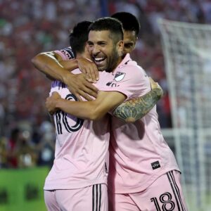 Jordi Alba Instagram - A cuartos!!! Gran trabajo de todos, hay que seguir… 🦩💪🏻⚽️💗🖤