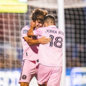 Jordi Alba Instagram - A cuartos!!! Gran trabajo de todos, hay que seguir… 🦩💪🏻⚽️💗🖤