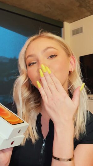 Jordyn Jones Instagram - I’m giving away 6 NEW iPhones📱💛Follow the 3 steps below to enter:

1. Go To @highkeyclout

2. Follow everyone @highkeyclout is following. (takes less than 30 seconds)

3. Come back here and comment “Done” when you finish.

The 6 Winners of the 6 new iPhones will be announced by @highkeyclout story.

This is not sponsored, endorsed or administered by, or associated with, Instagram or Apple. The full Sweepstakes Official Rules are available at the link in @highkeyclout bio. #sweepstakes #ad