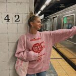 Jordyn Jones Instagram - my new york vlog is up now 🤍 click the link in my bio to watch!! *ALSO* my cute tote bag is also on sale today as well as all my other Podcast merch! Tap the link in my bio to shop my merch with 20% off today & tomorrow only with CODE: CYBER20 Manhattan, New York