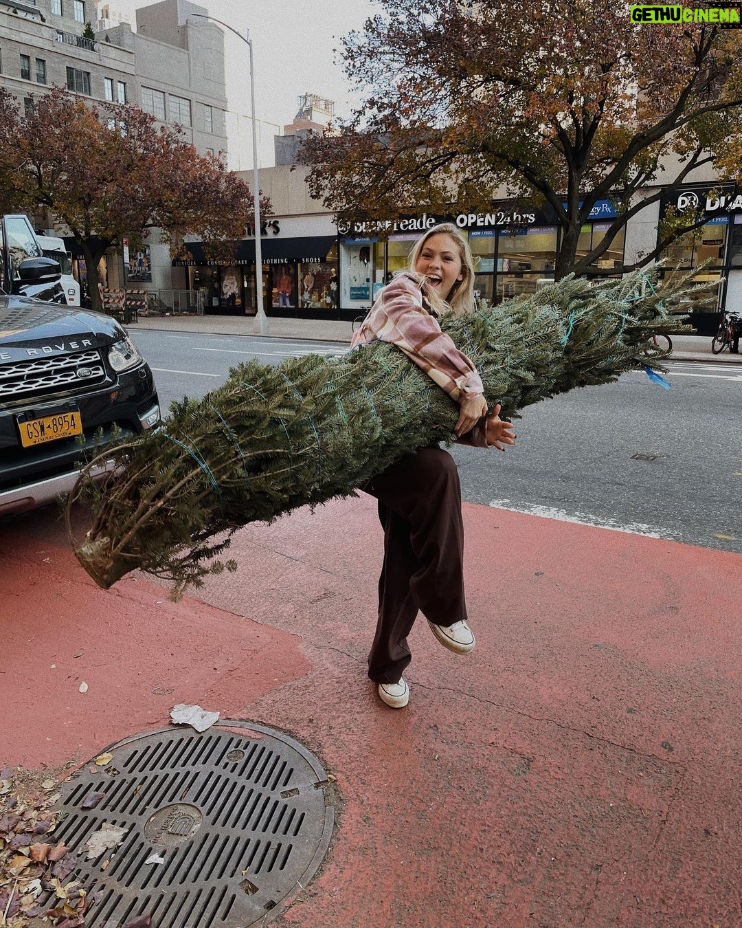 Jordyn Jones Instagram - ✨ jordyn finds a christmas tree ✨ Manhattan, New York
