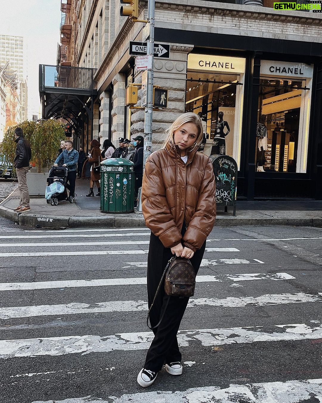 Jordyn Jones Instagram - never in one place for too long ☁️ 7.3M ❤️🔥 SoHo
