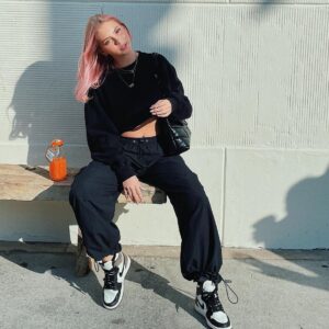 Jordyn Jones Instagram - my hair & shoes giving me neapolitan vibes 🍦🤎