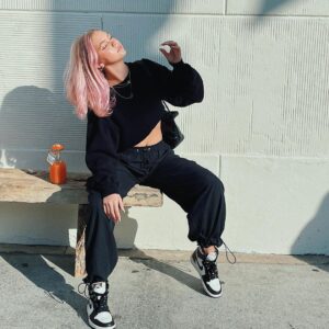 Jordyn Jones Instagram - my hair & shoes giving me neapolitan vibes 🍦🤎