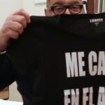 Jorge Ernesto Lanata Instagram – Tu única manera de tener alguna de estas remeras es o acostarte con alguno/a de ellos/as, o convencerlos de que te regalen la remera, o tratar de comprárselas o robárselas a la noche… 😂 #Quilombo #NoBueno #Fijate #Arte #Artistas #ArteaConceptual #FuckDuchamp