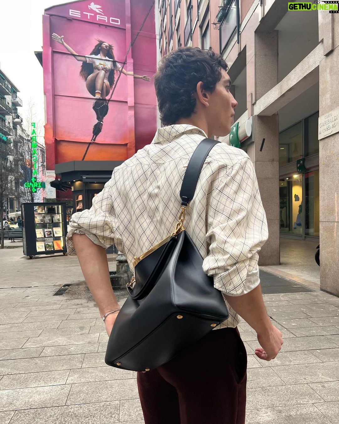Jorge López Instagram - Few weeks ago in Milan @etro @marcodevincenzo #etrovelabag Milano, Italia