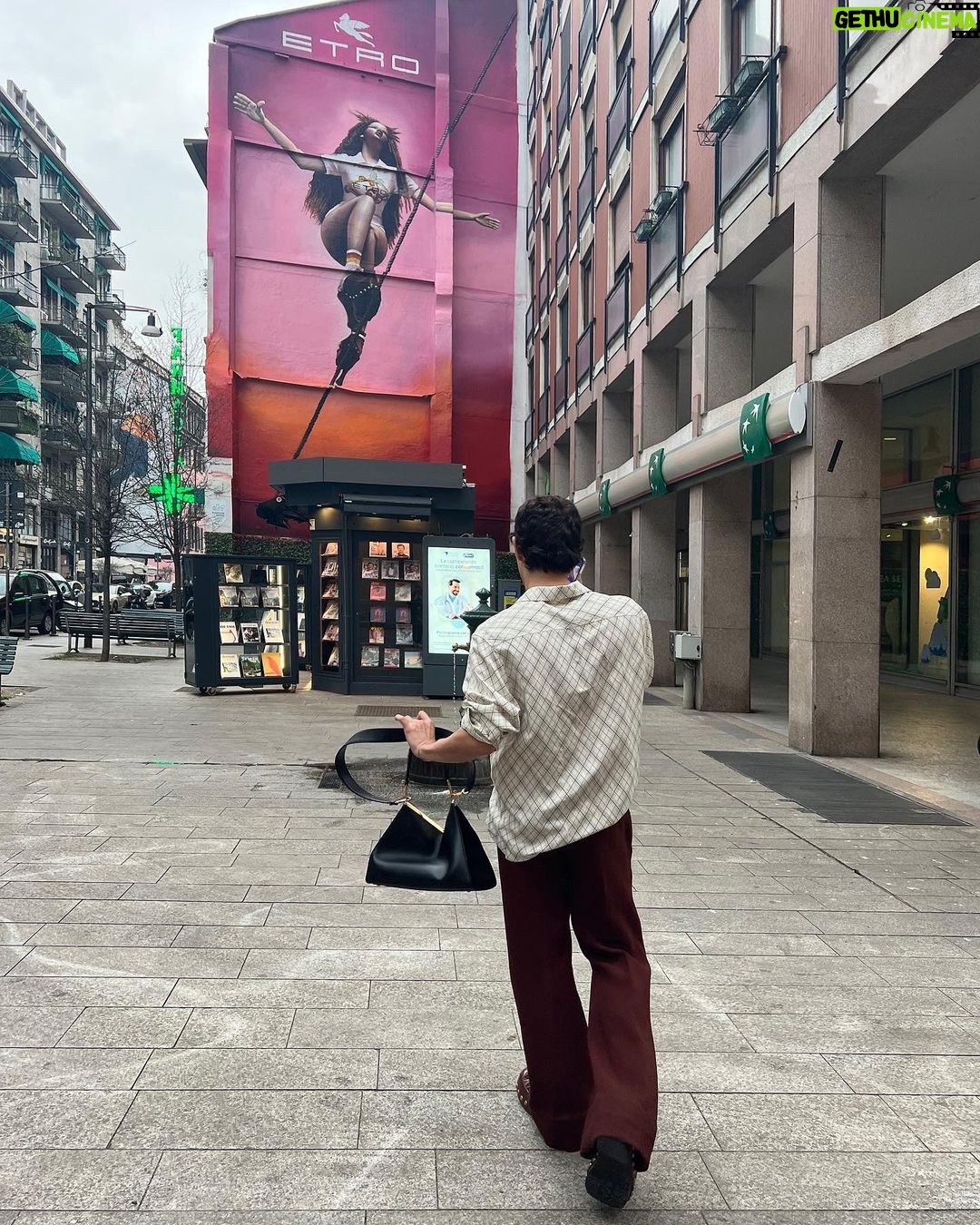 Jorge López Instagram - Few weeks ago in Milan @etro @marcodevincenzo #etrovelabag Milano, Italia