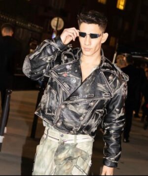 Jorge López Instagram - @balmain for @olivier_rousteing 🖤🫧.

una vez más un despliegue muy propio y honesto de tu creatividad, un placer estar presente una vez más. 
Inolvidable  @olivier_rousteing 🥺..
hasta con mi canción favorita!!!!.. ahí nos desordenamos @nathypeluso @jonkortajarena 🤣😍, ay que lindo fue.. 

Thanks so much 

28/9/22 .  Pal diario de vida ..
“ Bendecidos por @cher ”