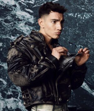 Jorge López Instagram - @balmain for @olivier_rousteing 🖤🫧.

una vez más un despliegue muy propio y honesto de tu creatividad, un placer estar presente una vez más. 
Inolvidable  @olivier_rousteing 🥺..
hasta con mi canción favorita!!!!.. ahí nos desordenamos @nathypeluso @jonkortajarena 🤣😍, ay que lindo fue.. 

Thanks so much 

28/9/22 .  Pal diario de vida ..
“ Bendecidos por @cher ”