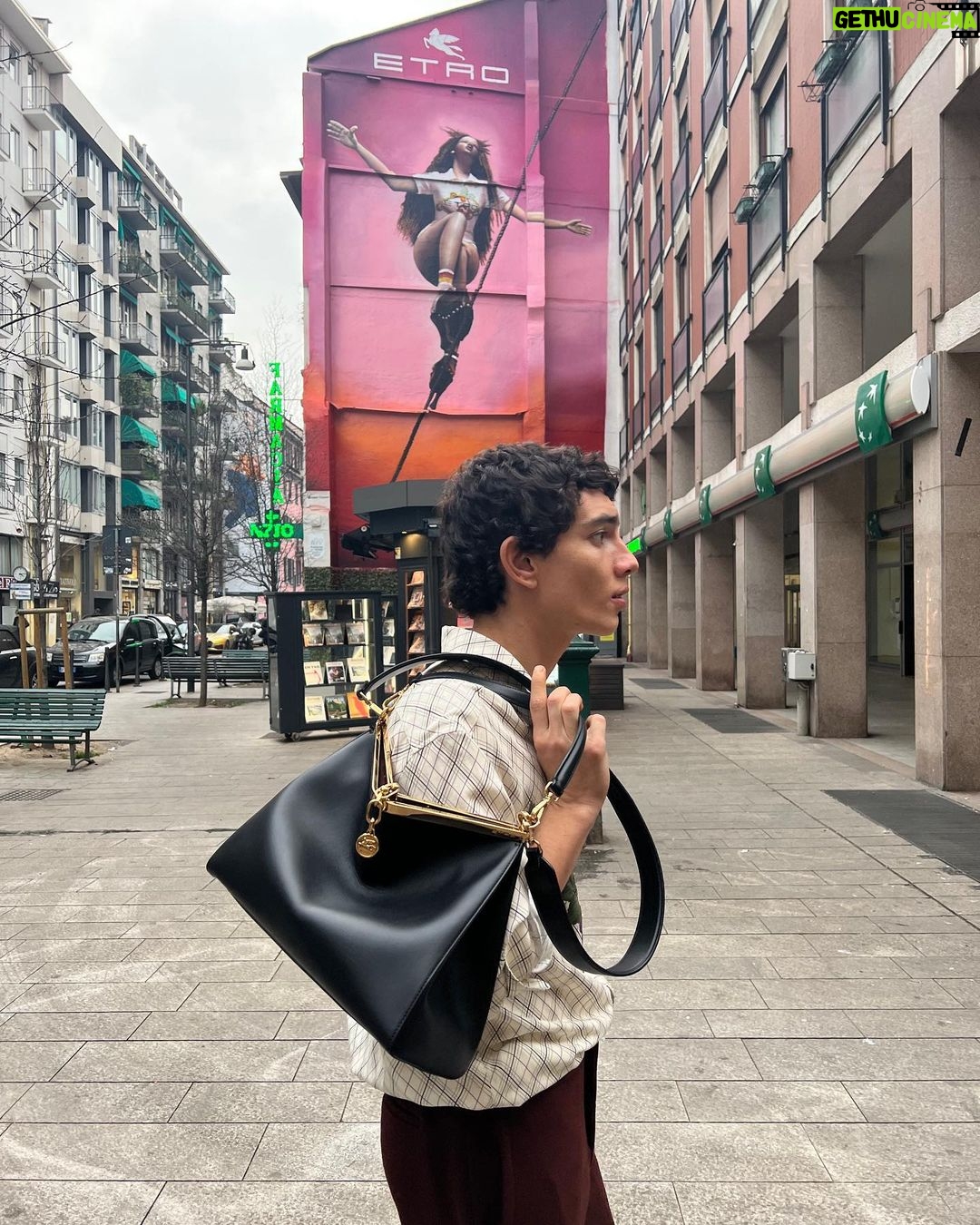 Jorge López Instagram - Few weeks ago in Milan @etro @marcodevincenzo #etrovelabag Milano, Italia