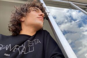 Jorge López Instagram - Todo pasa .. cómo las nubes en el cielo ..