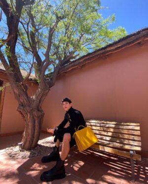 Jorge López Instagram - @fendi ☀️
*

@mrkimjones 
@silviaventurinifendi
#fendi
#FendiPeekaboo
#ad
