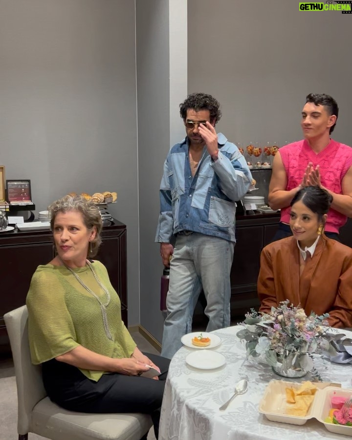 Jorge L贸pez Instagram - promo en familia!!, es que ya me siento mexicano 馃ぉ馃嚥馃嚱鈾ワ笍. Llegamos al mundo este viernes 18 !! #malafortuna @primevideo @primevideomx Mexico