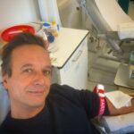José Pedro Vasconcelos Instagram - Última dádiva do ano, eu insisto e eles aceitam, estes malandros. Por si, por nós. Dê sangue 🩸 IPOLisboa