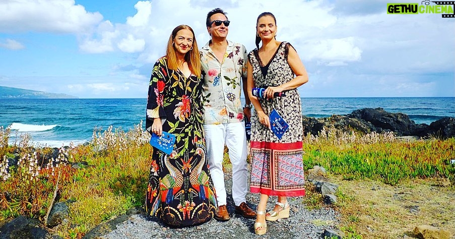 José Pedro Vasconcelos - 830 Likes - Esta semana fiz parte de uma equipa que estreou as emissões em HD (alta definição) nos Açores, para mim foi importante e alimentou o amor que tenho a estas ilhas. @tatianaourique e @gracamonizealmeida foram extraordinárias anfitriãs. Há projectos que sublinham o gozo de estar no ar. Quando me quiserem eu volto. Muito obrigado @rtpacores @rtppt